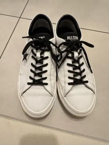 ALL STAR 화이트 로우 컷 신발