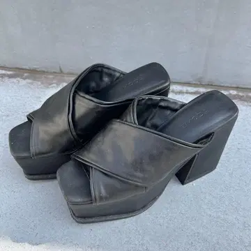 EMODA 블랙 벌키 샌들 M