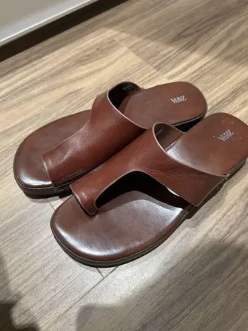자라 토 가죽 샌들 39