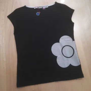 새상품 MARY QUANT 블랙 플라워 프린트 티셔츠