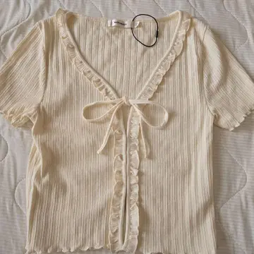 MOUSSY 아이보리 프릴 리본 반팔 셔츠