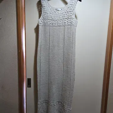 MOUSSY 슬리브리스 레이스 니트 롱 원피스