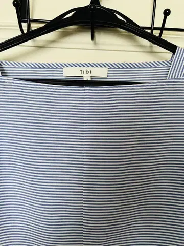 Tibi 블루 화이트 스트라이프 긴팔 블라우스