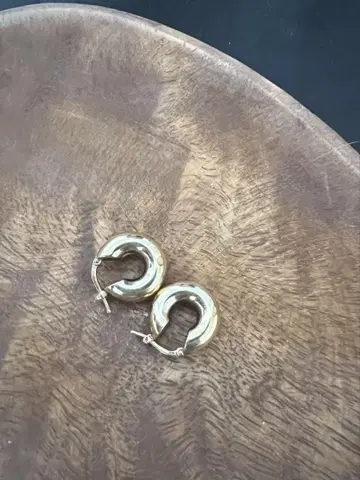 JIL SANDER 질 샌더 청키 후프 로고 귀걸이