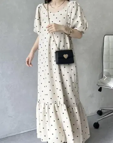 물방울 패턴 프릴이 있는 롱 원피스