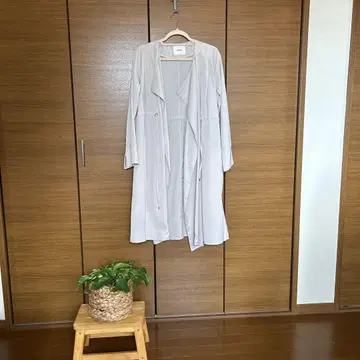 라이트 그레이 트렌치코트
