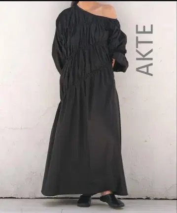 AKTE 아크테 디자인 개더 벌룬 원피스