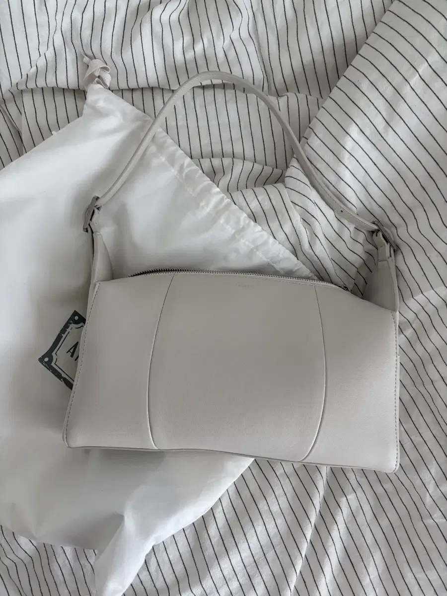 상태좋음) 앙수이 숄더백 가방 FLOW SHOULDER BAG