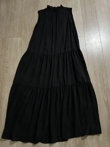 등이 파인 원피스