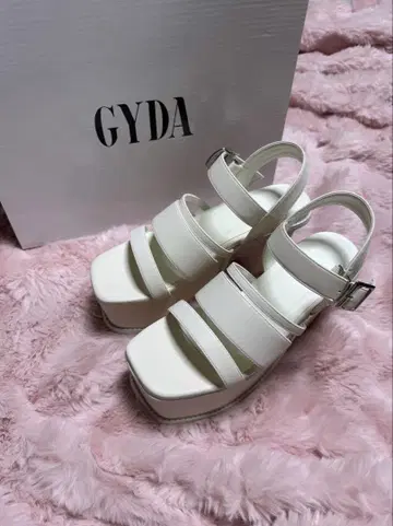 GYDA 멀티 벨트 청키 샌들