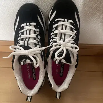SKECHERS D'Lites 블랙/화이트 스니커즈 25cm