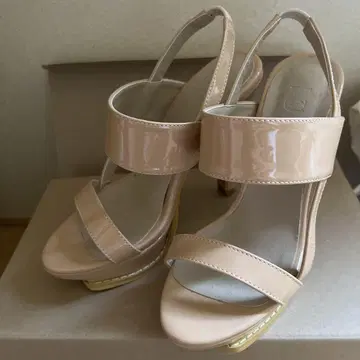 베이지 샌들 23cm 새상품