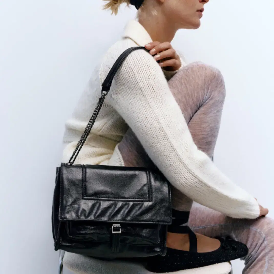 ZARA | 자라 Zara kazuha Bag Wrinkle Effect Lock Shoulder on