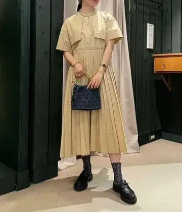 요크 레이어 하프 슬리브 플리츠 원피스