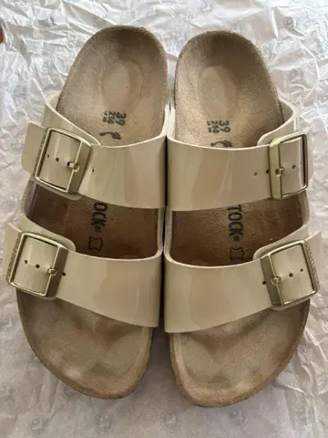 BIRKENSTOCK 애리조나 페이턴트 샌들 39