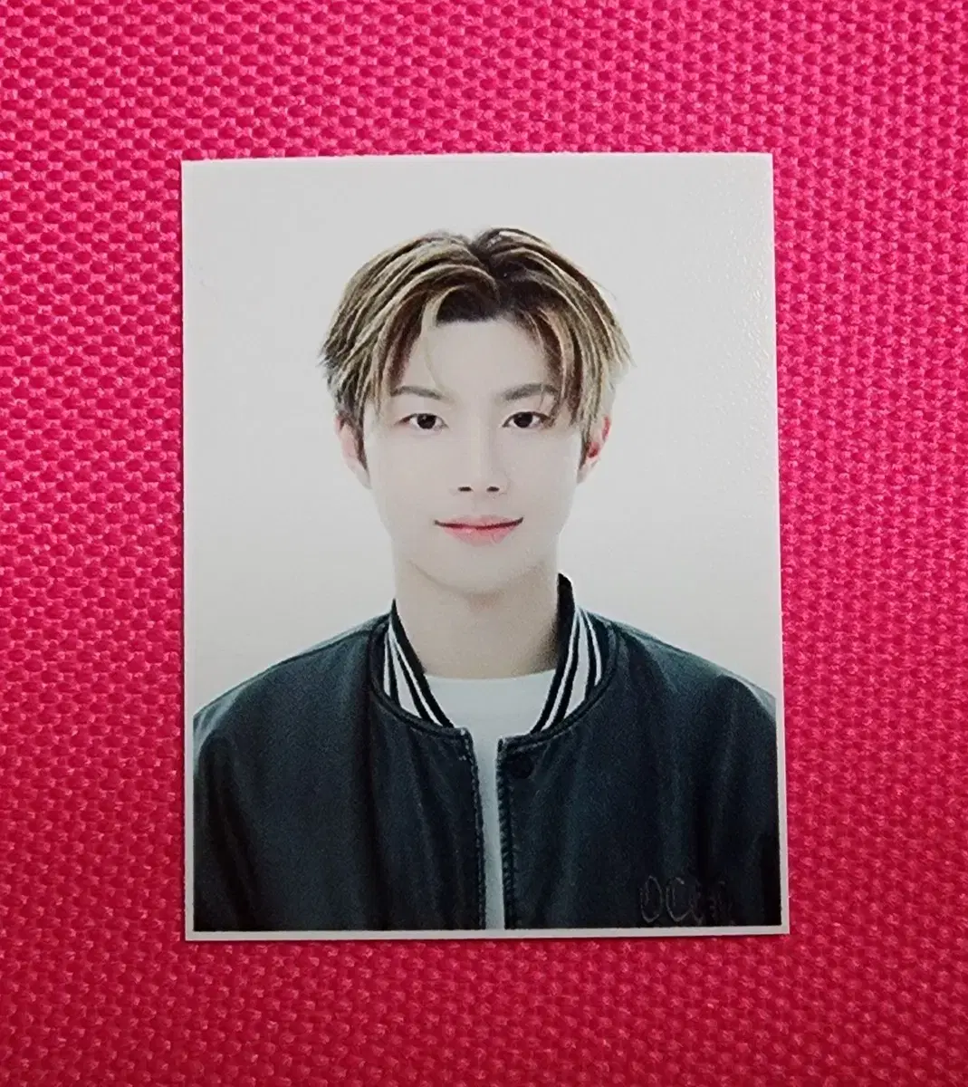 xikers hyunwoo broadcast ID photo
