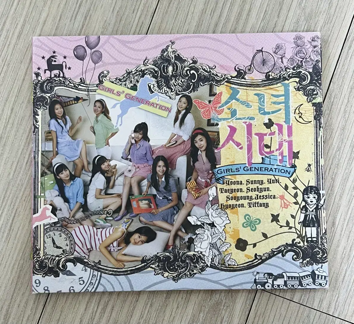 Autographed by all members) Girls Generation Into the New World Autographed Album