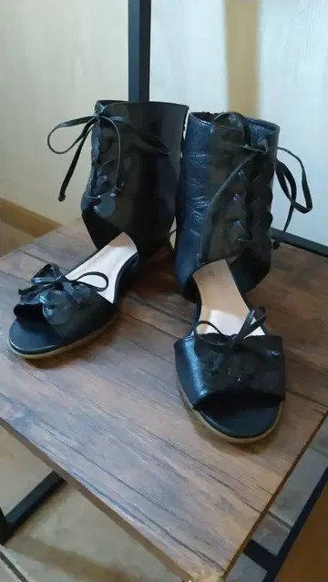 질스튜어트 가죽 부츠 샌들
