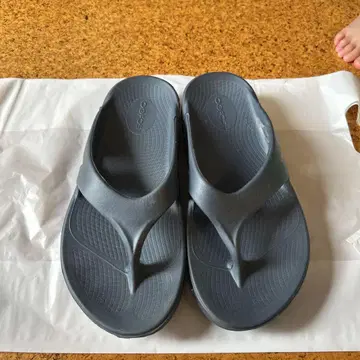우포스 25cm 샌들 OOFOS
