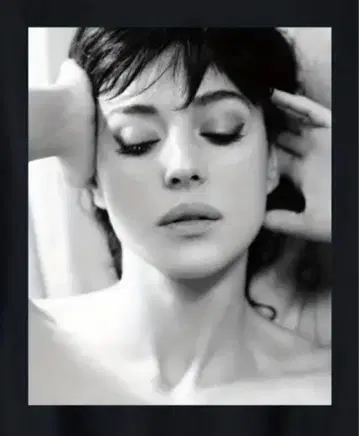 Monica Bellucci 모니카 벨루치 티셔츠 패션 모델