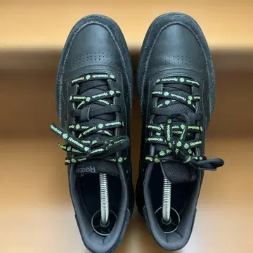 리복 블랙스 스니커즈