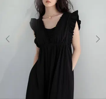 ESCAR 프릴 V넥 원피스