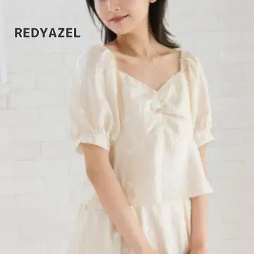 미사용 새상품 REDYAZEL 플라워 자수 페플럼 블라우스