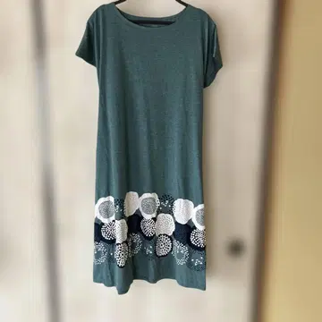 Design Tshirts Store 반팔 무릎 기장 원피스 그린 새상품