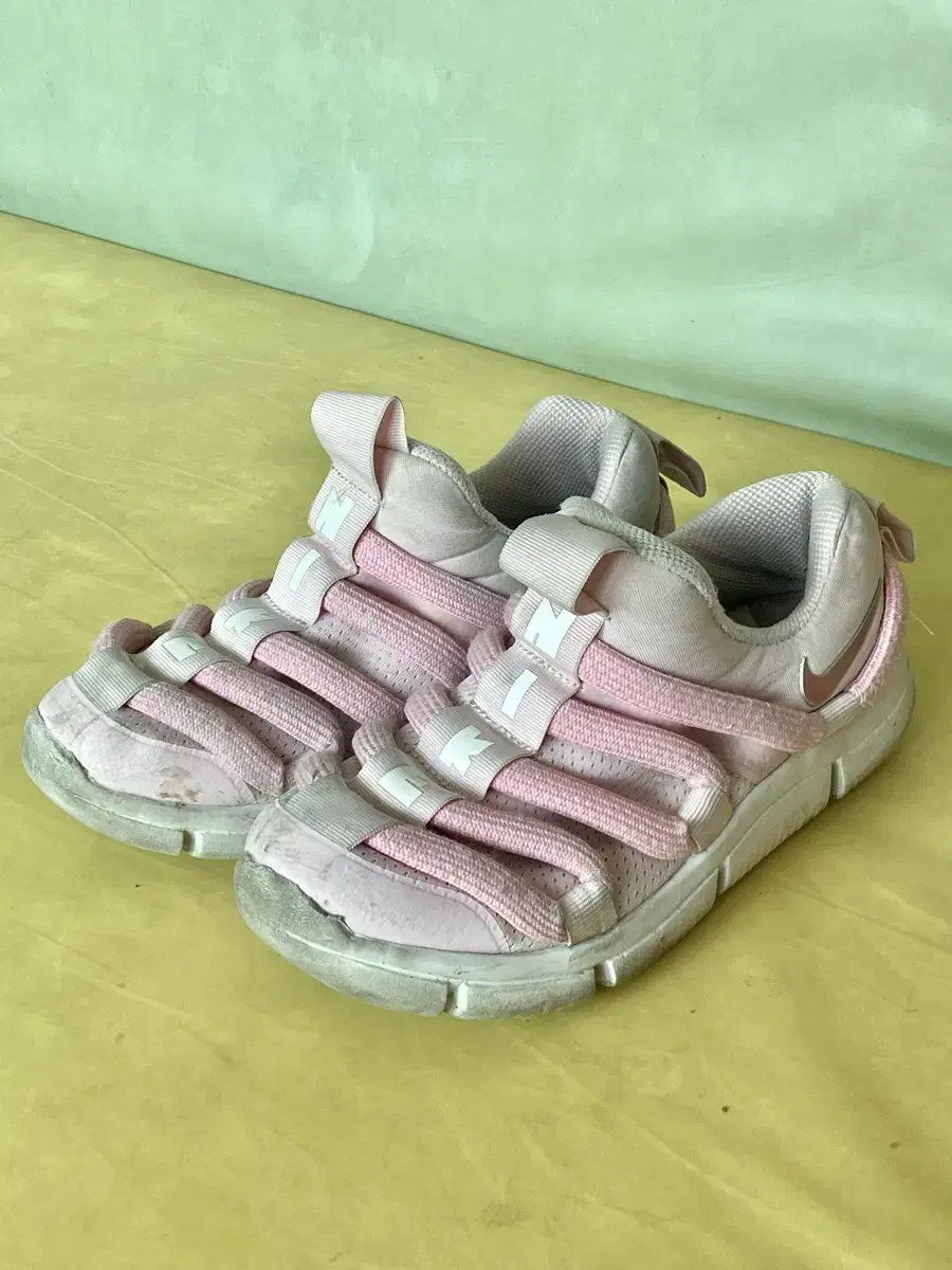 나이키 노비스 키즈 200