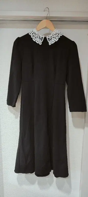 index 레이스 옷깃의 블랙 원피스