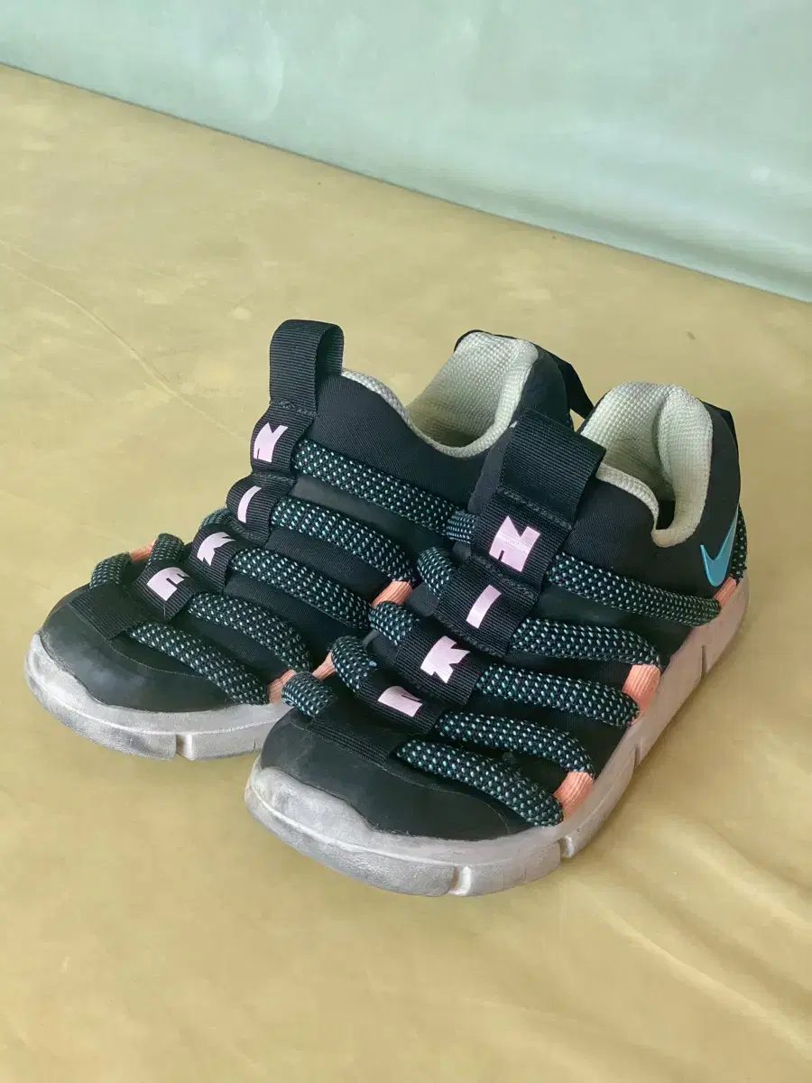 나이키 노비스 키즈 200