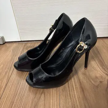 오픈토 하이힐 블랙 데이지