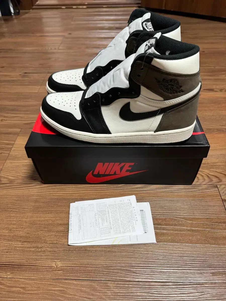 Jordan 1 Retro High OG Black Mocha 275