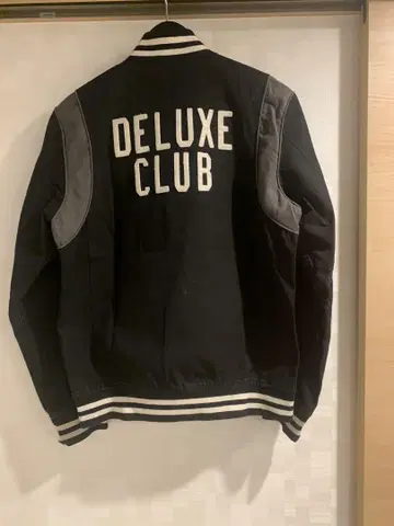 DELUXE 바시티 자켓
