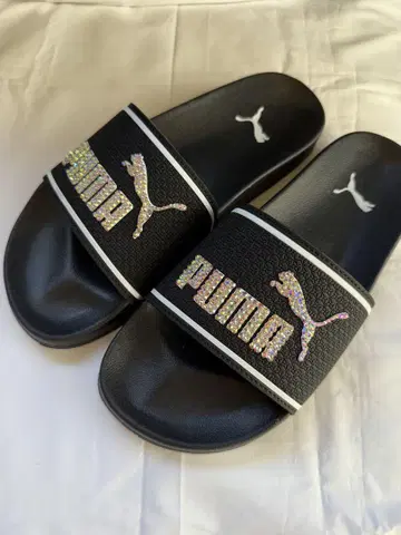 새상품 PUMA 블랙 여성용 샌들 23cm 스톤 포함