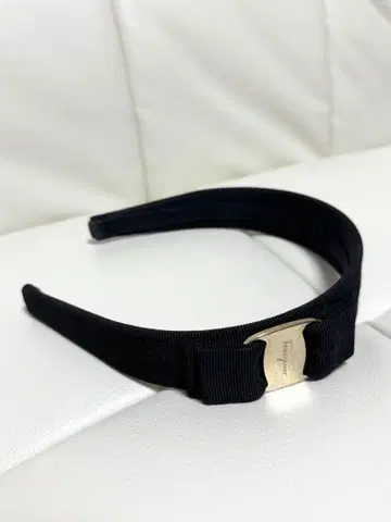 페라가모 머리띠