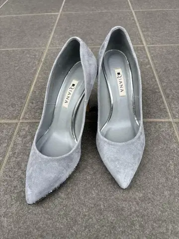다이애나 힐 펌프스 23.5cm 스웨이드 스팽글