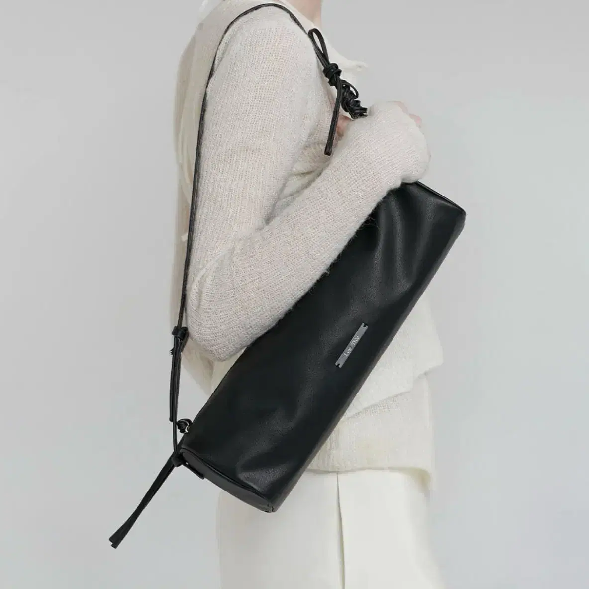 【KIM MATIN】SPLIT LEATHER TRIANGLE BAG SPLIT LEATHER TRIANGLE BAG IN BLACK - MATINKIM
