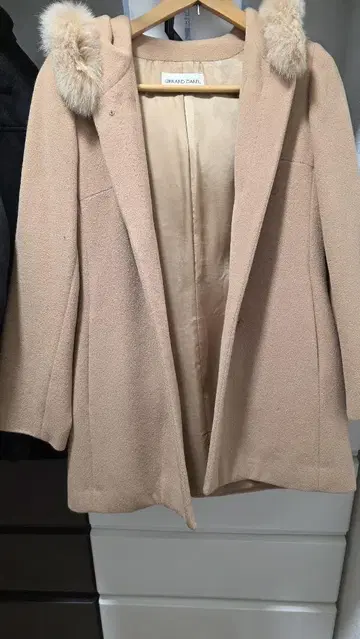 퍼가 달린 베이지 롱 코트 GERARD DAREL