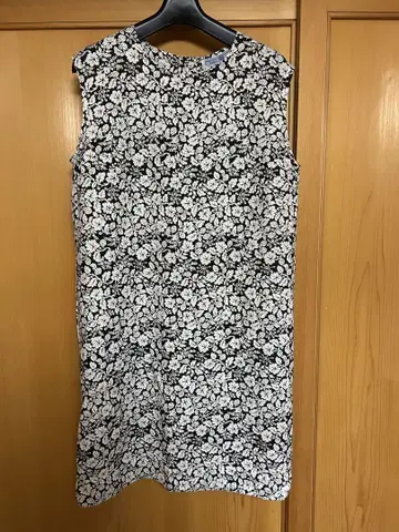 R&D.M.Co. 슬리브리스 원피스