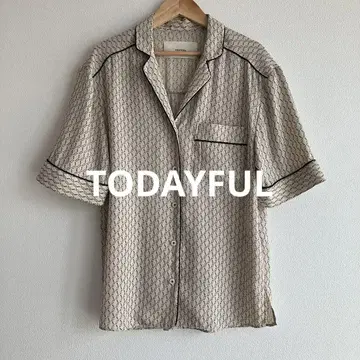 새상품급 todayful 투데이풀 지오메트릭 하프 셔츠