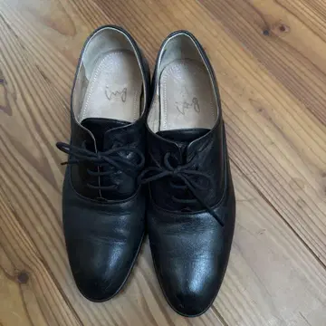 블랙 레이스업 슈즈 ing 미들 힐