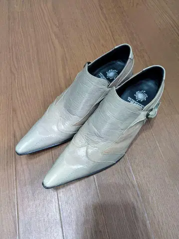 TORNADO MART 토네이도 마트 베이지 가죽 신발 M