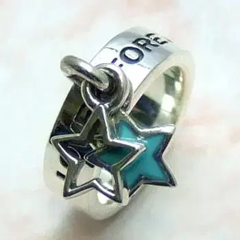 스타 참이 포함된 픽시 반지