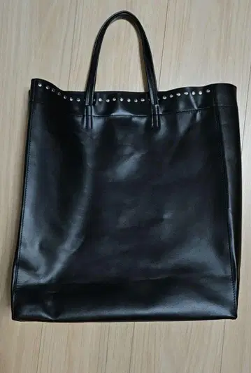 이아파피요네 스터드 토트백 블랙