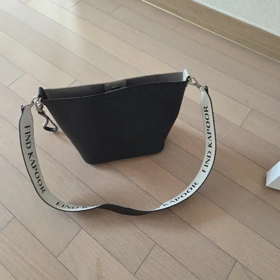 日本正規品 ★FIND KAPOOR★韓国★大人気★LEKOO BAG H 28 Sling Bag Find Kapoor Lekoo Bag Find Kapoor 28 Basic Line