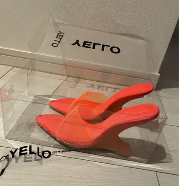 YELLO 샌들