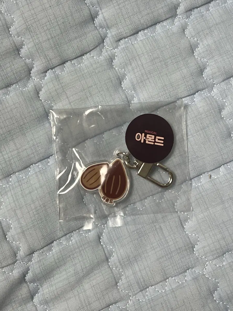 Hyehwa direct transaction available, Free) Musical Almond Audience Goods Keyring