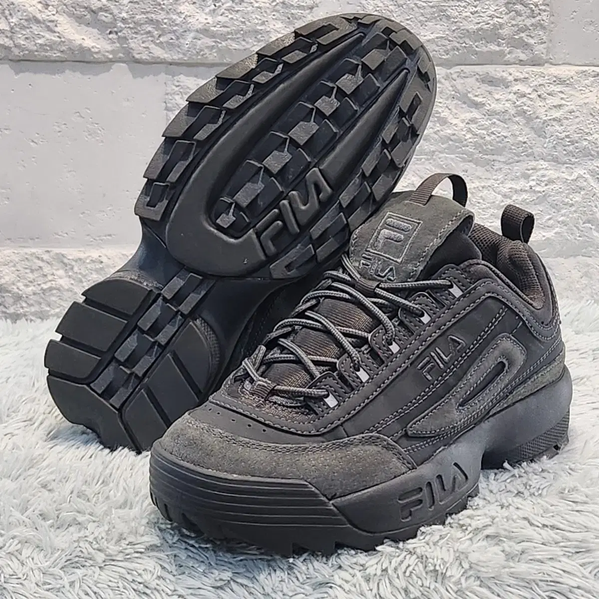 3w-30: FILA Disruptor 2 Premium 240mm - Good Condition