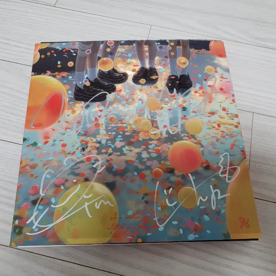 QWER Autographed Album - Holding Back Tears #QWER on Bunjang